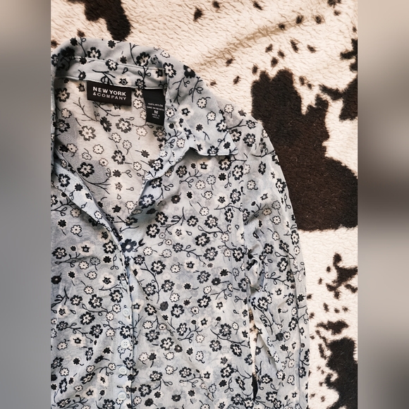 "NEW YORK AND COMPANY" WOMEN'S Y2K BLOUSE - BLUE - Picture 3 of 3